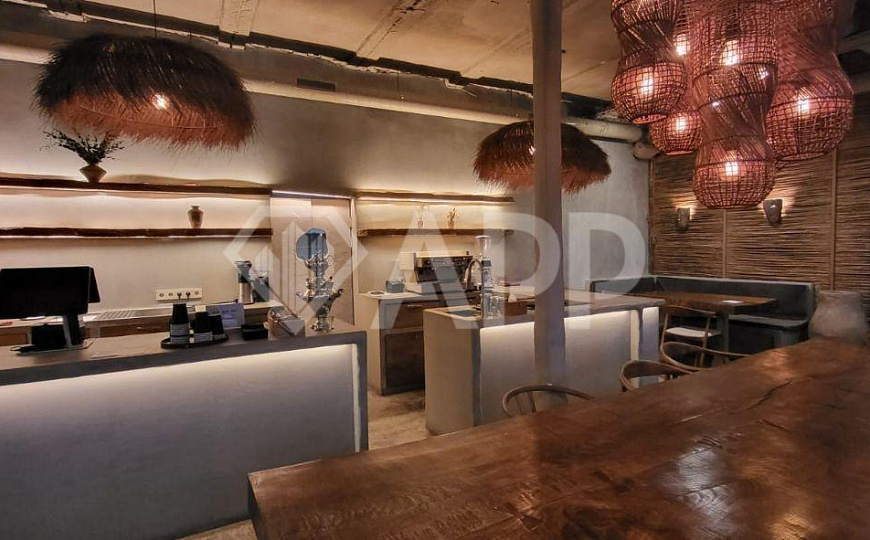 Ресторан с оборудованием. В историческом районе Москвы фото