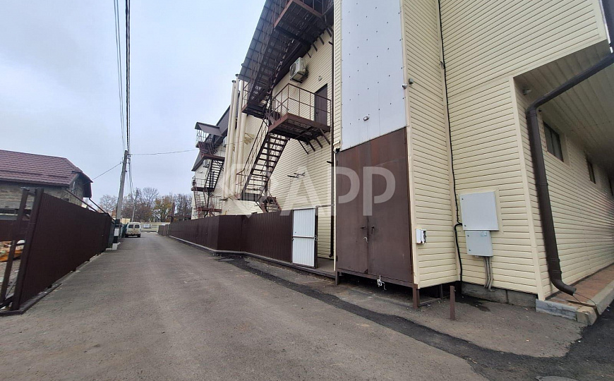 Продам помещение свободного назначения площадью 4520 м² и земельный участок 29,3 сотки фото