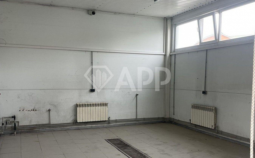 Сдаю складское помещение, 695 м² фото