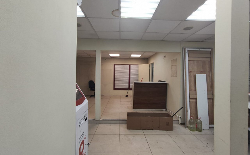 Помещение в проходном месте фото