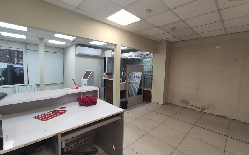 Помещение в проходном месте фото