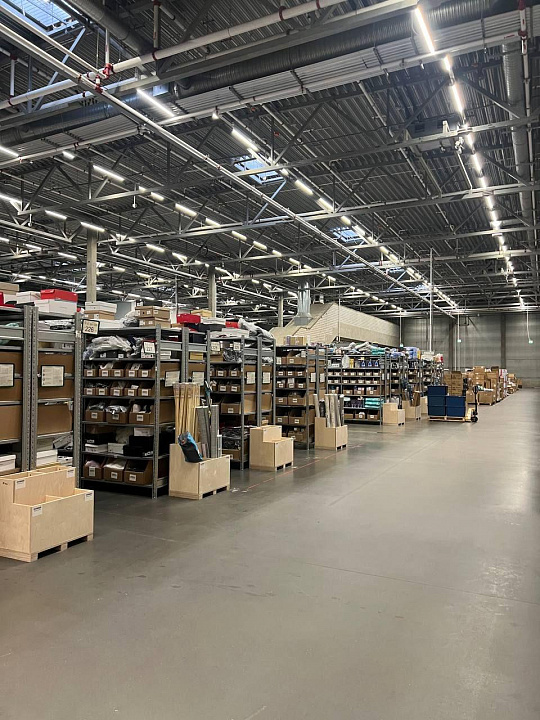 Складские и торговые площади от 3000 м.кв. в ТЦ МЕГА Химки фото