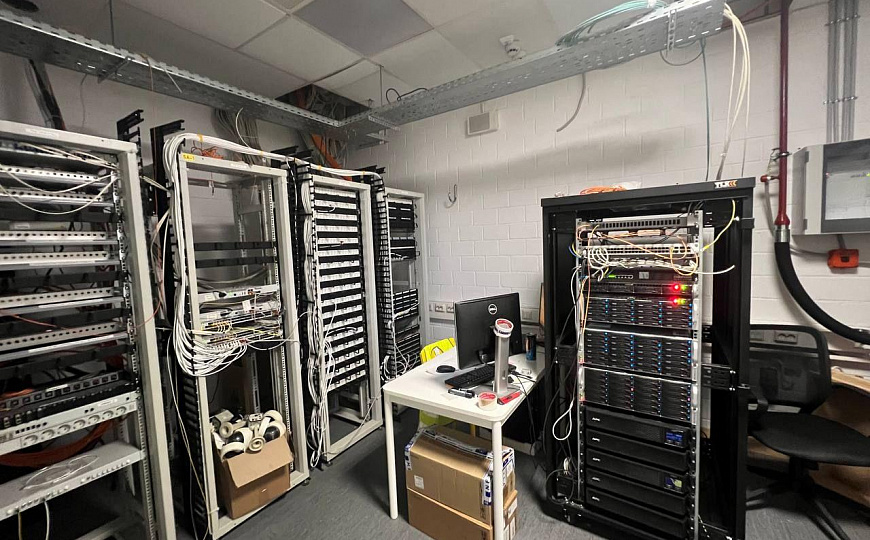 Складские и торговые площади от 3000 м.кв. в ТЦ МЕГА Химки фото