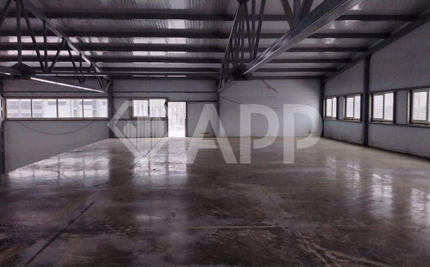 Производственное помещение с кран балкой фото