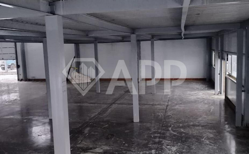 Производственное помещение с кран балкой фото