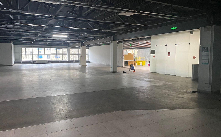 Помещение в крупном ТЦ от 300-2000м2 фото