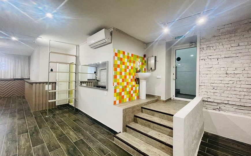 Продам помещение на 1 линии в центральной части города фото