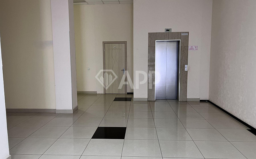 Сдаю офисное помещение, 24 м² с ремонтом на первой линии, район Баскетхолла фото