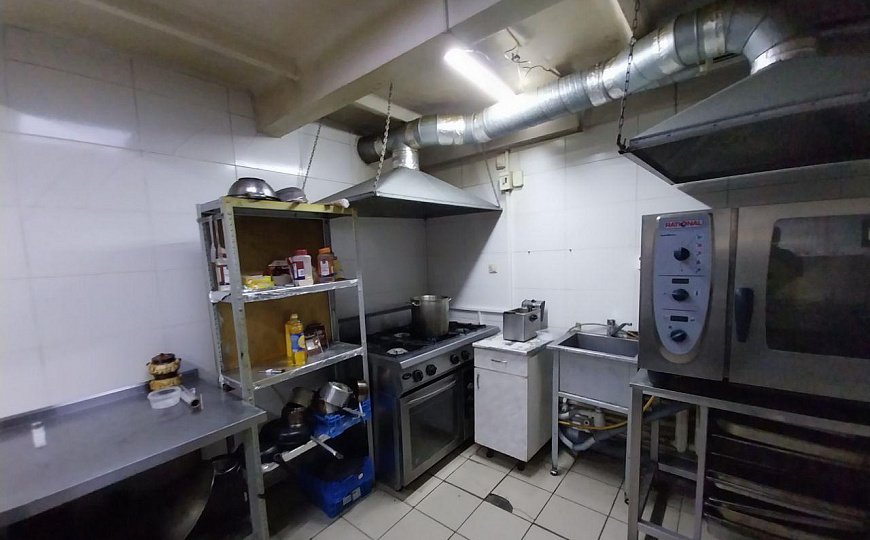 Помещение свободного назначения (комплекс зданий), 1 300 м² фото