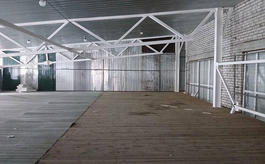 Теплый склад с воротами 295 м2 фото