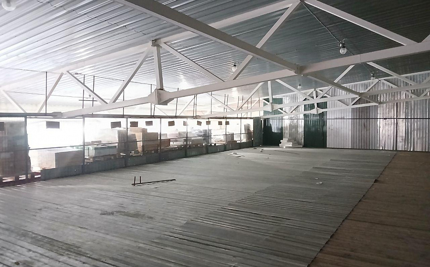 Теплый склад с воротами 295 м2 фото