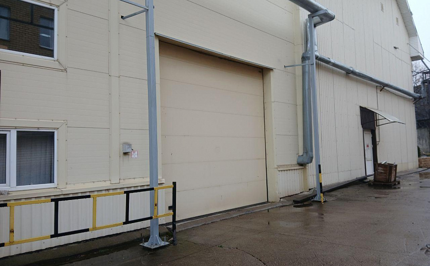 Теплый склад с воротами 295 м2 фото