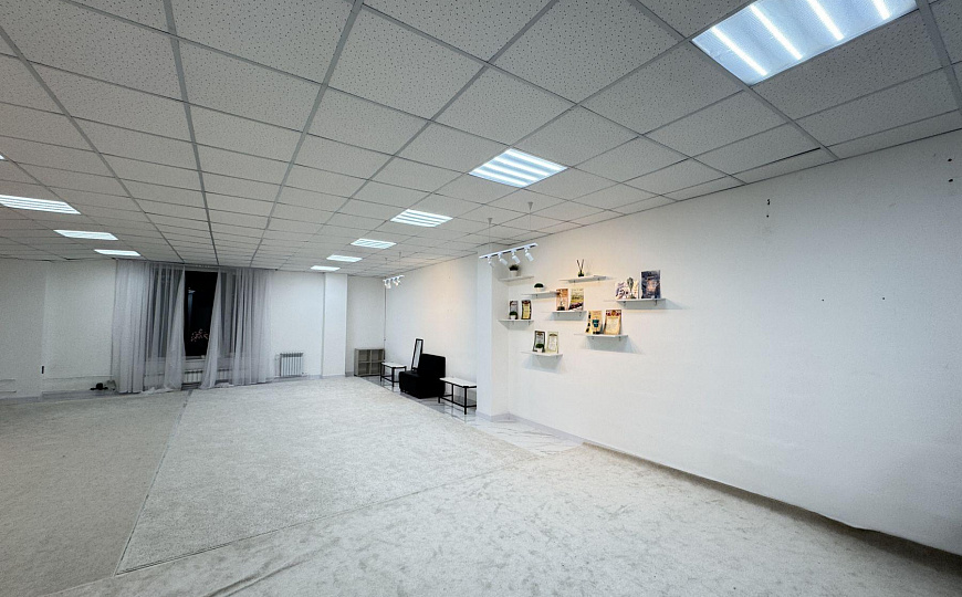 Офис 93,5 м2 в деловом центре с арендатором фото