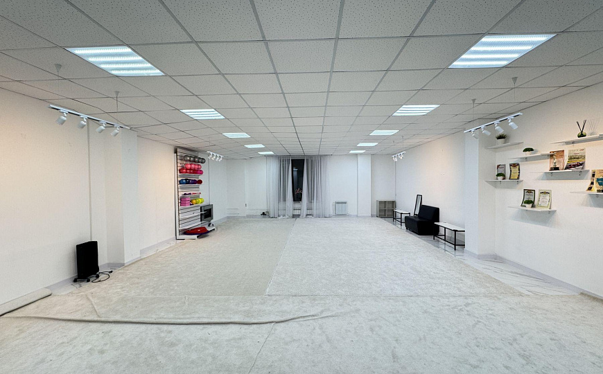 Офис 93,5 м2 в деловом центре с арендатором фото