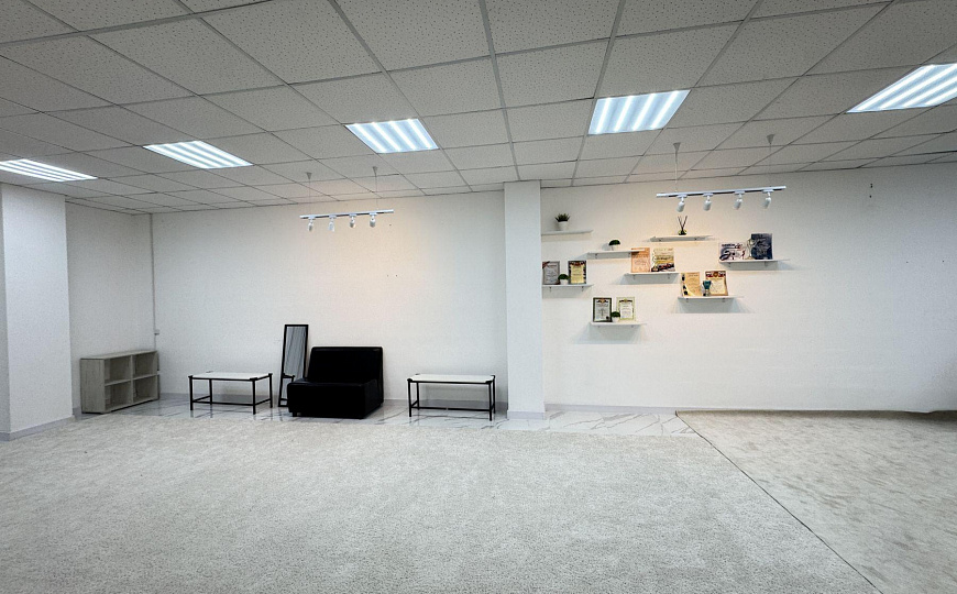 Офис 93,5 м2 в деловом центре с арендатором фото