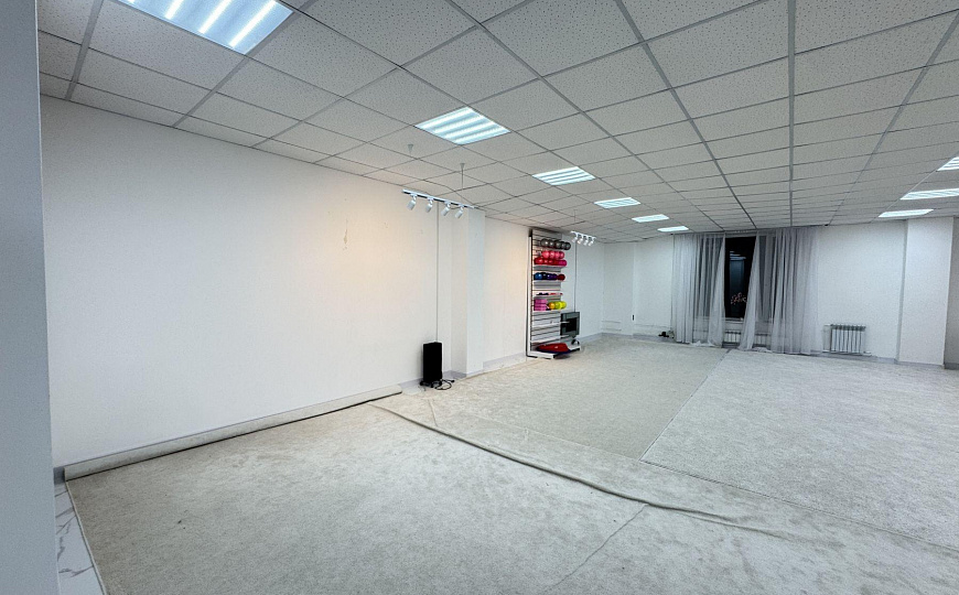 Офис 93,5 м2 в деловом центре с арендатором фото