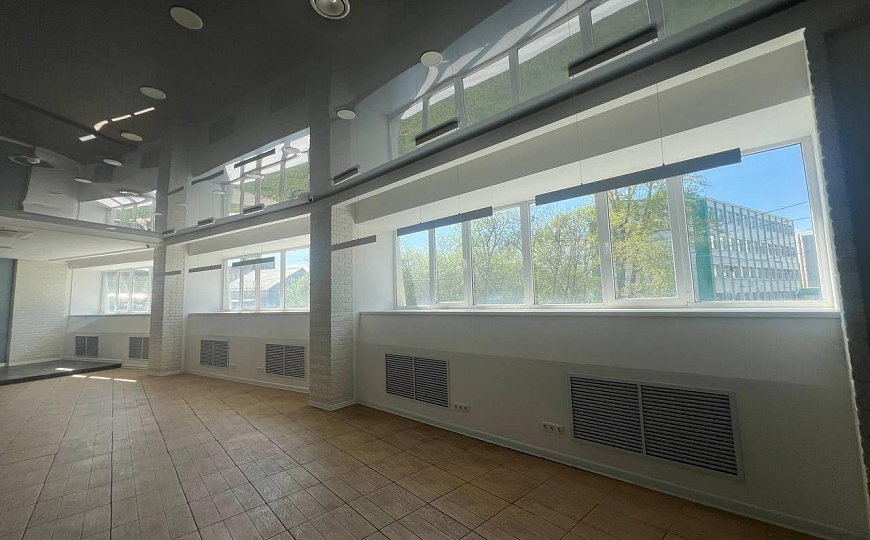 Аренда помещения свободного назначения 247,4 м2 около университета фото