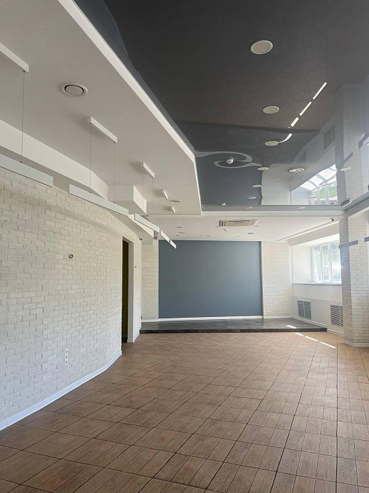 Аренда помещения свободного назначения 247,4 м2 около университета фото