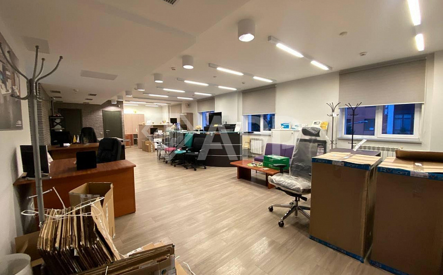 Помещение с панорамным окнами в центре, 138м² фото