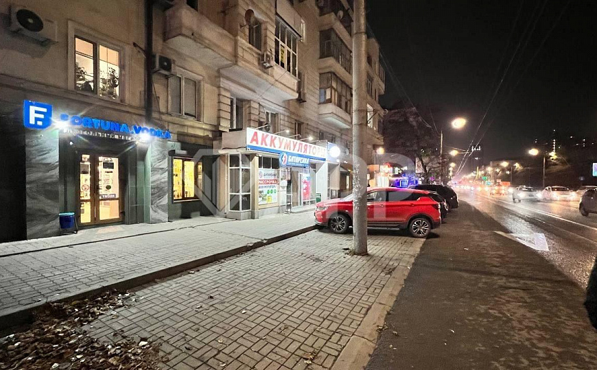 Торговое/3 витрины/Трафик/Ремонт/Парковка фото