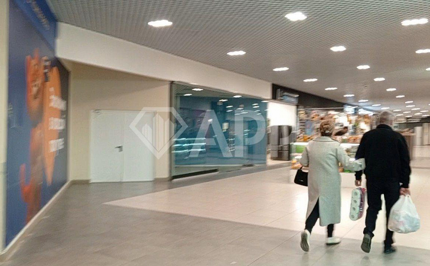 Торговое помещение на выходе из Ленты фото