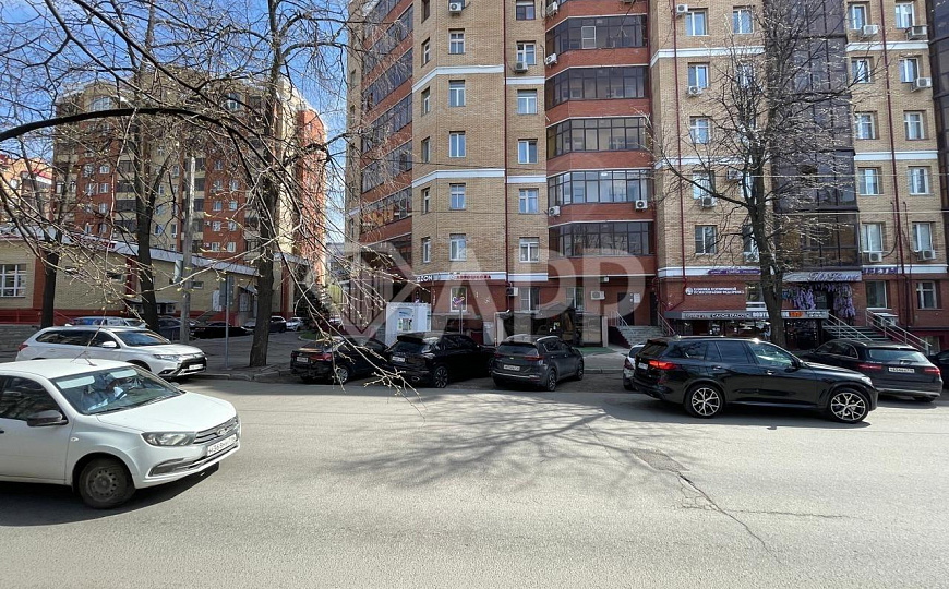 Продам цоколь с арендатором в центре на трафике. фото