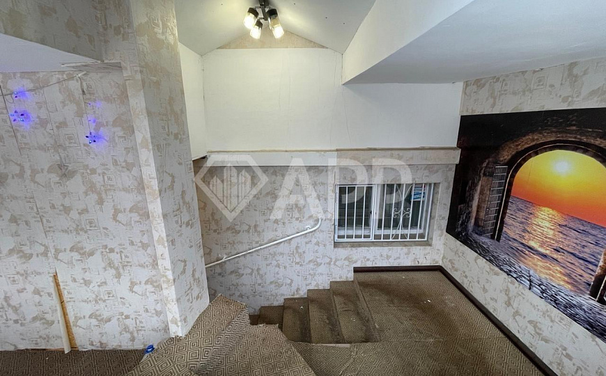 Продам цоколь с арендатором в центре на трафике. фото