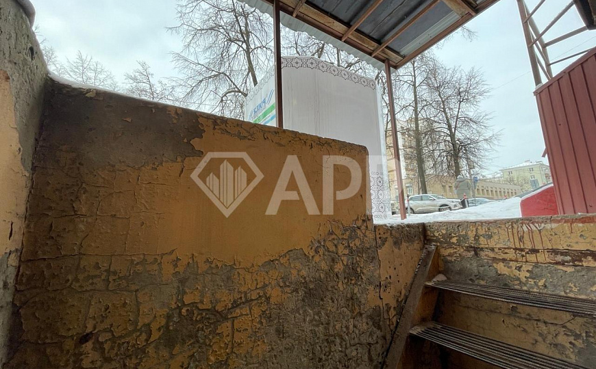 Продам цоколь с арендатором в центре на трафике. фото