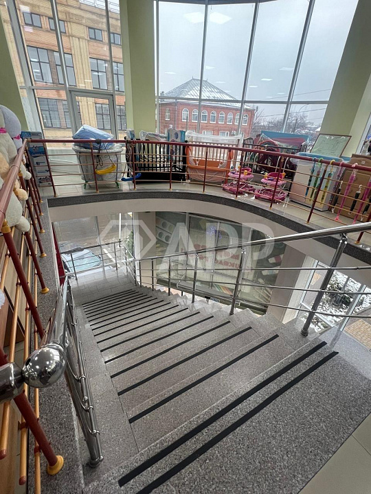 Сдам торговое помещение, 600 м² фото