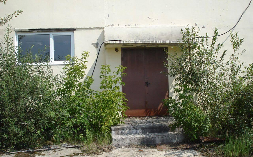 Производственное помещение с землей фото