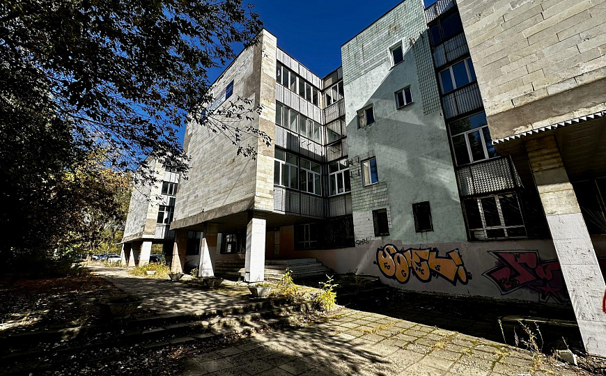 Продажа здания 5164.9 м2 с земельным участком 2328 м2  на 1 линии ул.Антонова-Овсеенко фото