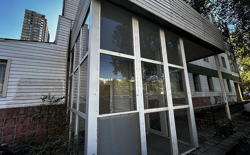 Продажа здания 5164.9 м2 с земельным участком 2328 м2  на 1 линии ул.Антонова-Овсеенко фото