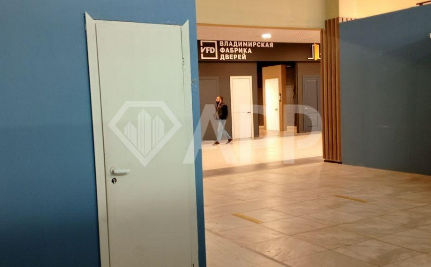 Проходное помещение в ТЦ фото