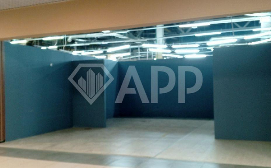 Проходное помещение в ТЦ фото