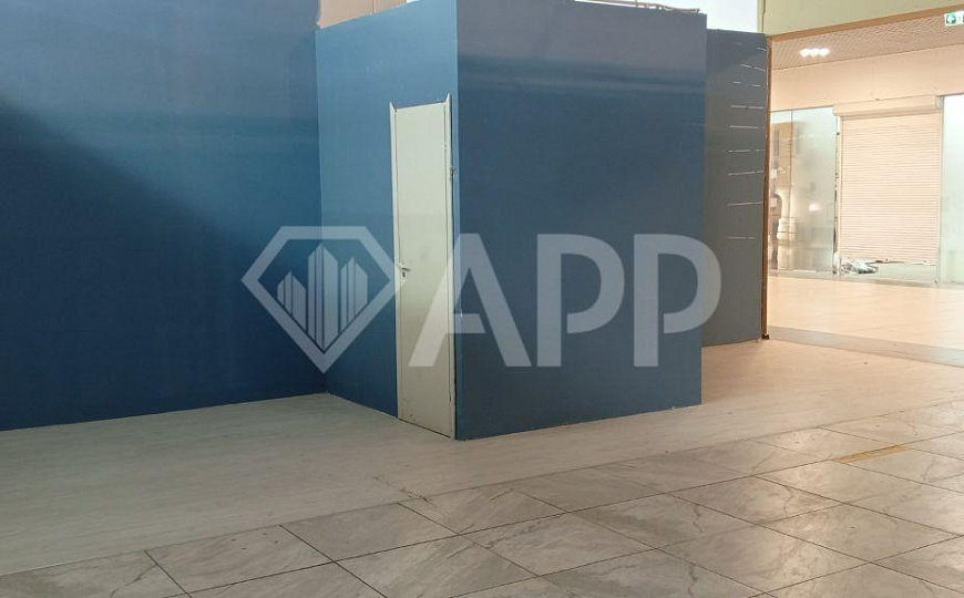 Проходное помещение в ТЦ фото