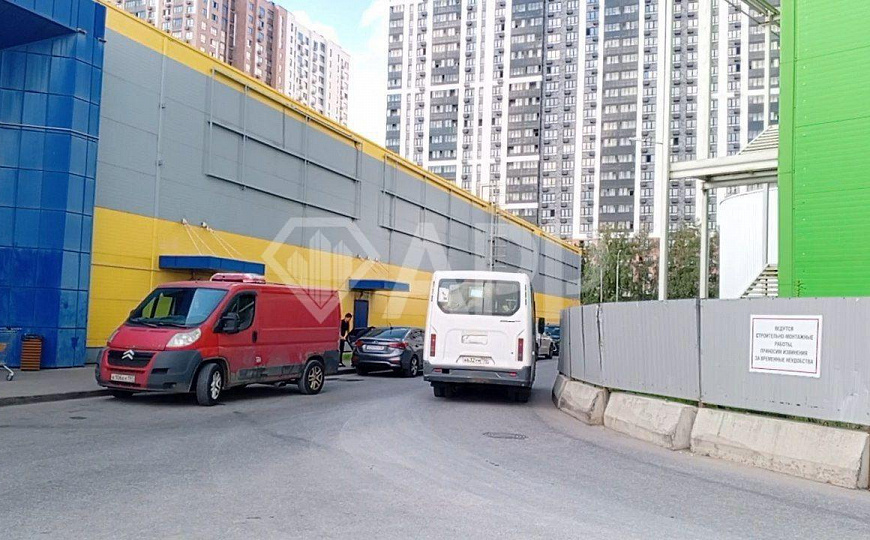 Проходное помещение в ТЦ фото