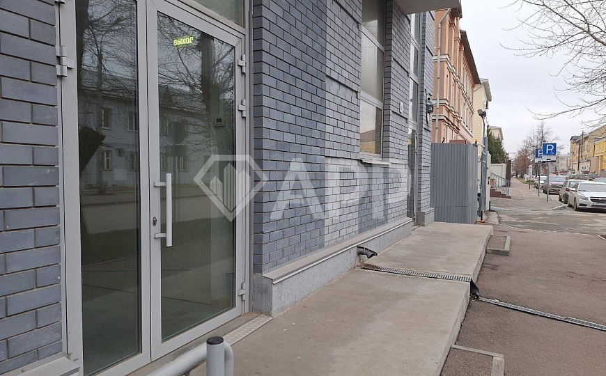 Сдам помещение в центре с дебаркадером, 177,5м² фото