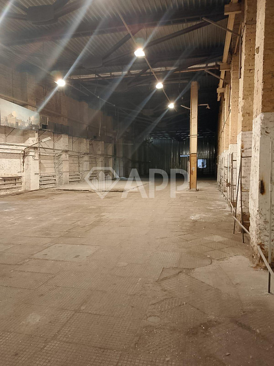 Склад 400 м2 с удобными подъездными путями фото