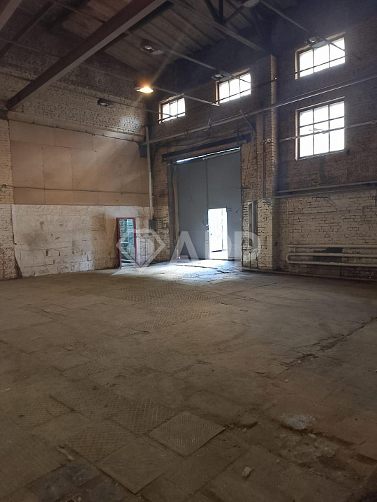 Склад 400 м2 с удобными подъездными путями фото