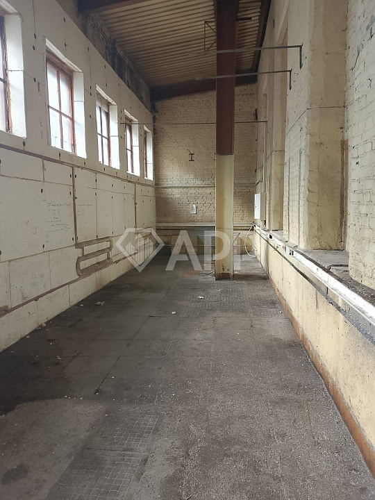 Склад 400 м2 с удобными подъездными путями фото
