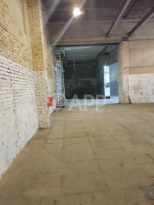 Склад 400 м2 с удобными подъездными путями фото