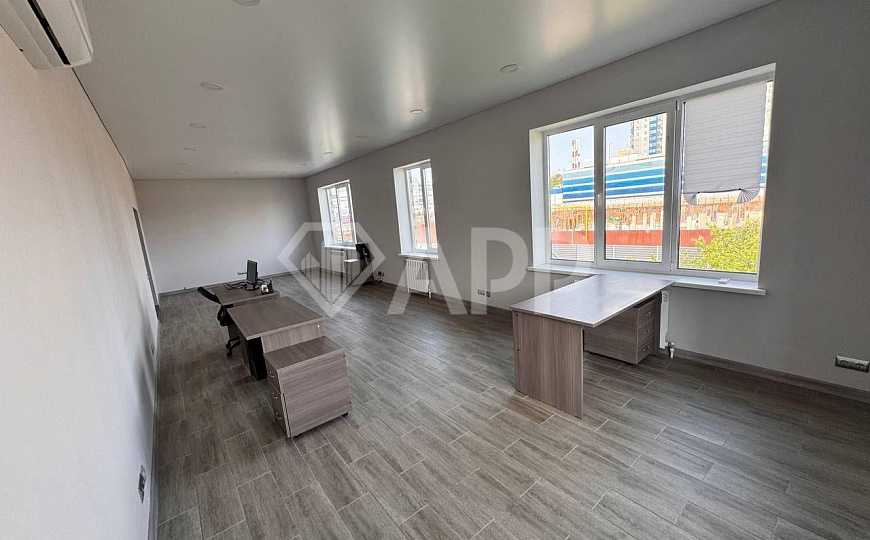 Здание под офис 200м² с парковкой фото