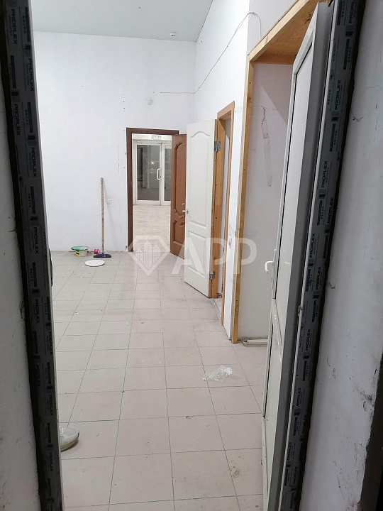 Сдаю торговое помещение, 71 м² фото