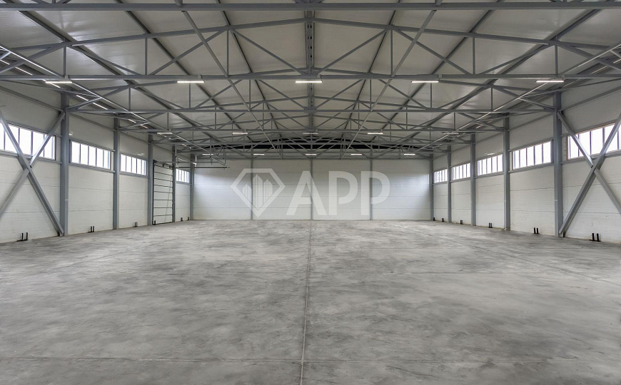 Сдаю теплое складское помещение, 976 м² с пандусом фото