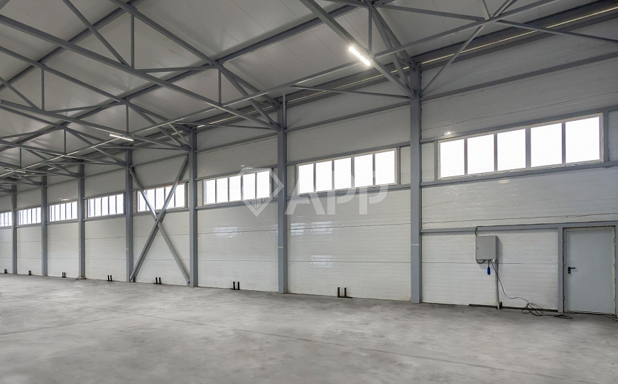 Сдаю теплое складское помещение, 976 м² с пандусом фото