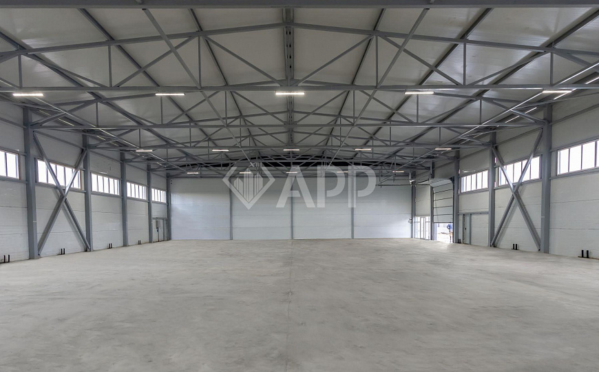 Сдаю теплое складское помещение, 976 м² с пандусом фото