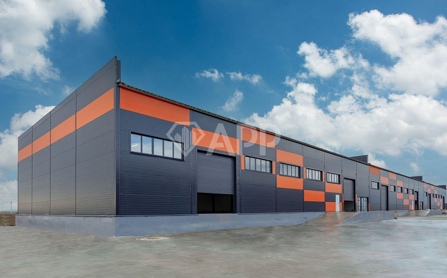 Сдаю теплое складское помещение, 976 м² с пандусом фото