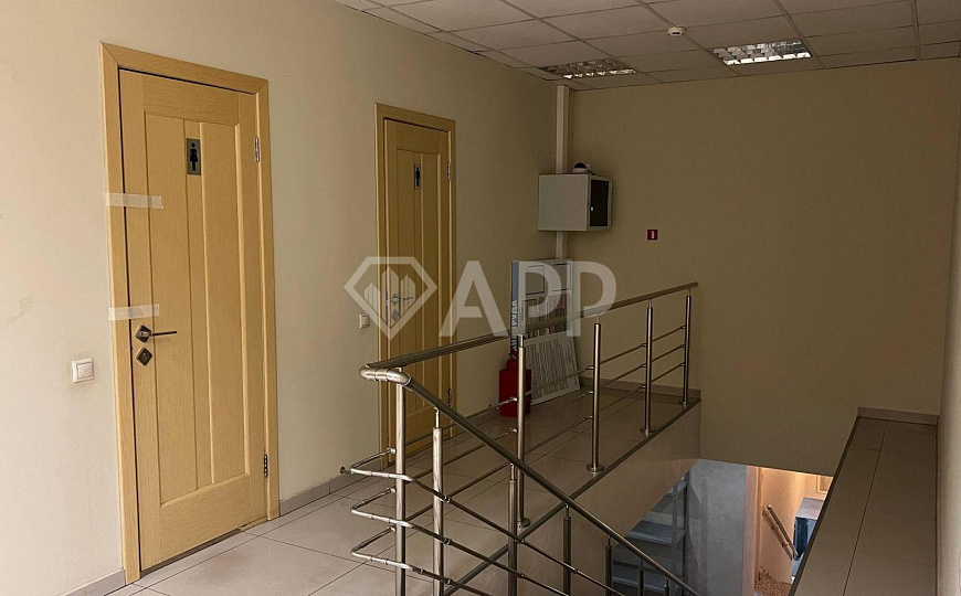 Офис в центре с большой парковкой фото