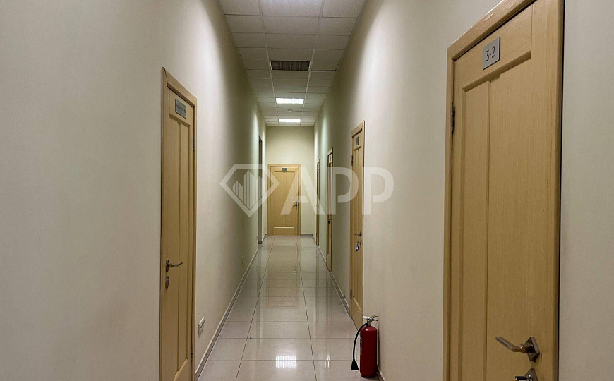 Офис в центре с большой парковкой фото
