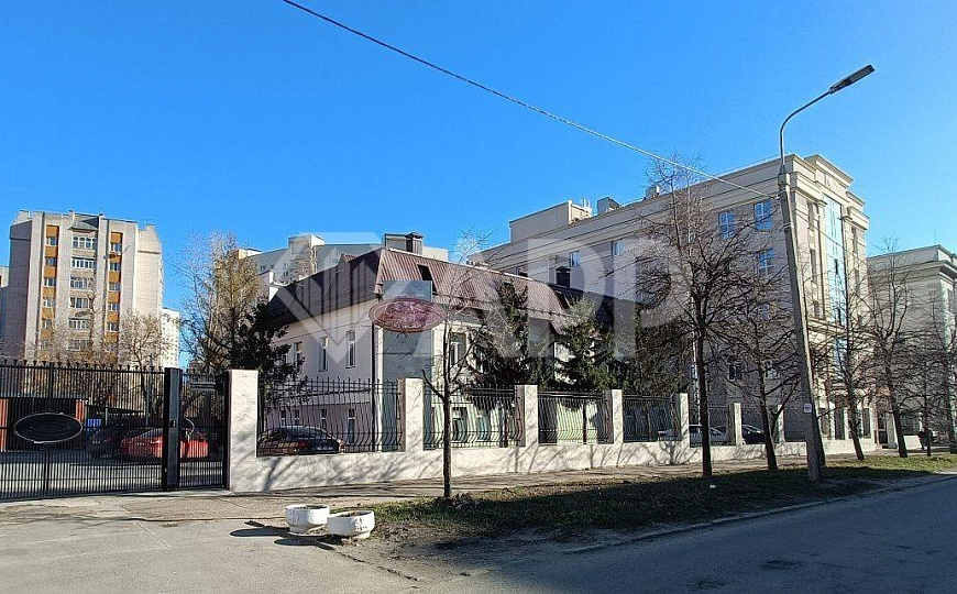 Помещения  700м2  с парковкой в центре фото